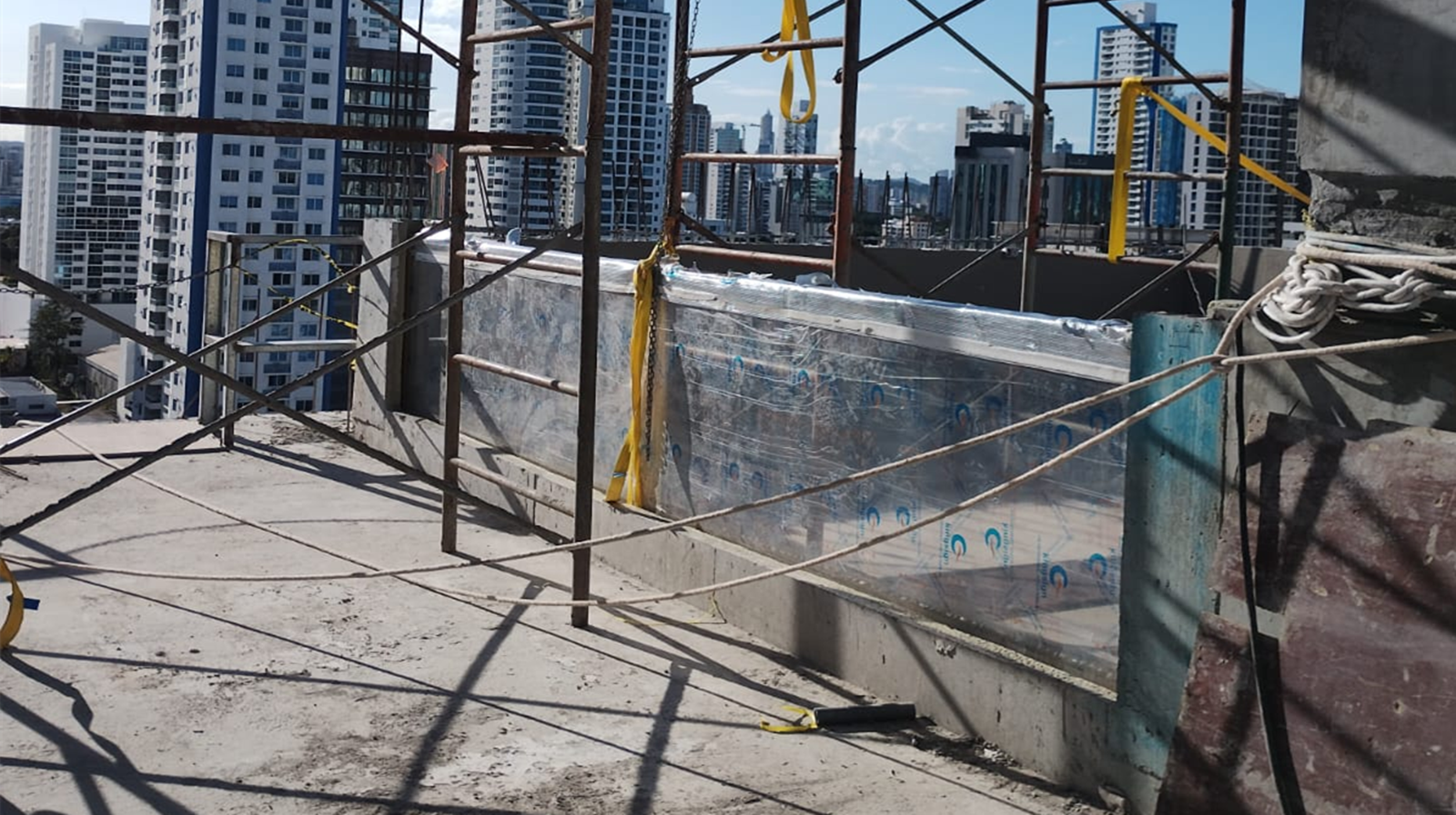 Pannello acrilico di spessore 100 mm per finestra piscina esterna